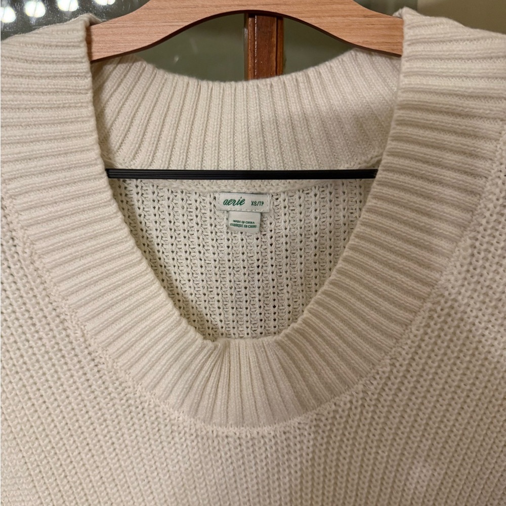 Aerie White V-Neck Knit Sweater - Size XS - Picture 2 of 3